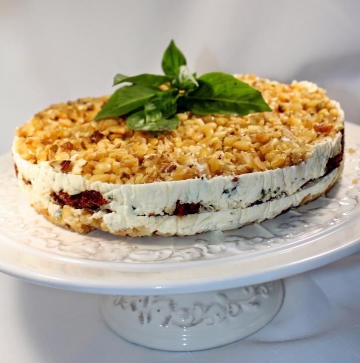 Slana torta od sira i sušenog paradajza